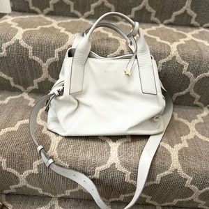 I’m selling a gorgeous rarely used purse